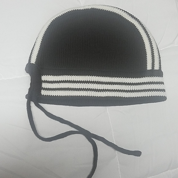 Winter hat - Picture 3 of 3